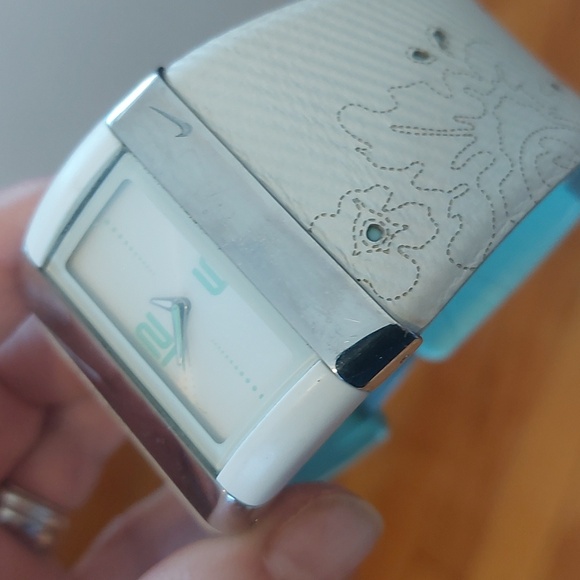 Nike Merge Attract White Sports Watch Chunky - Picture 4 of 7